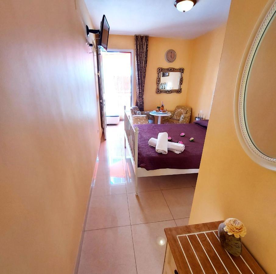Small Apartment, Adeje House Wifi Free Costa Adeje  Exterior photo